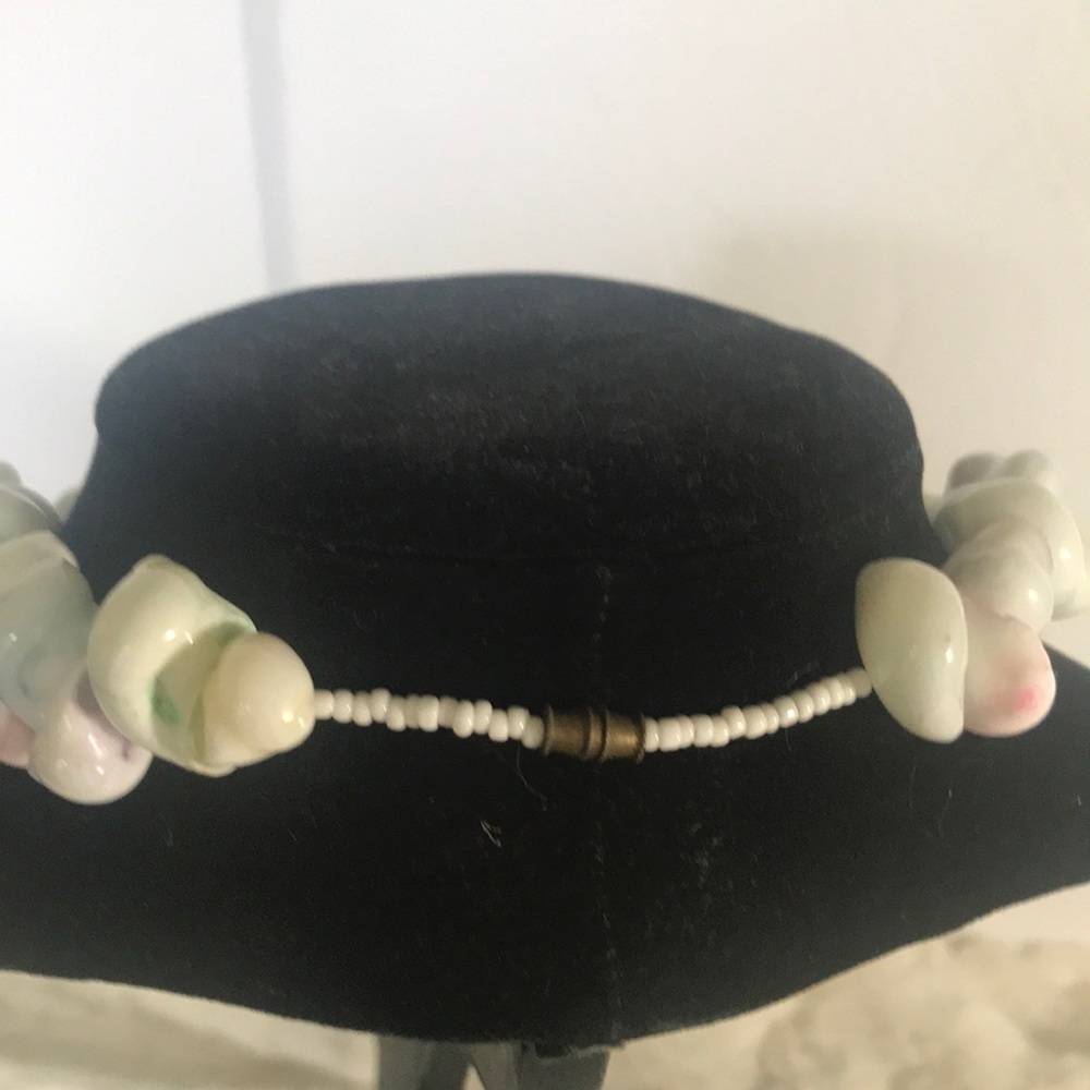 “SEASHELL” Vintage Choker Style Pastel Coloured Necklace. - Picture 4 of 6